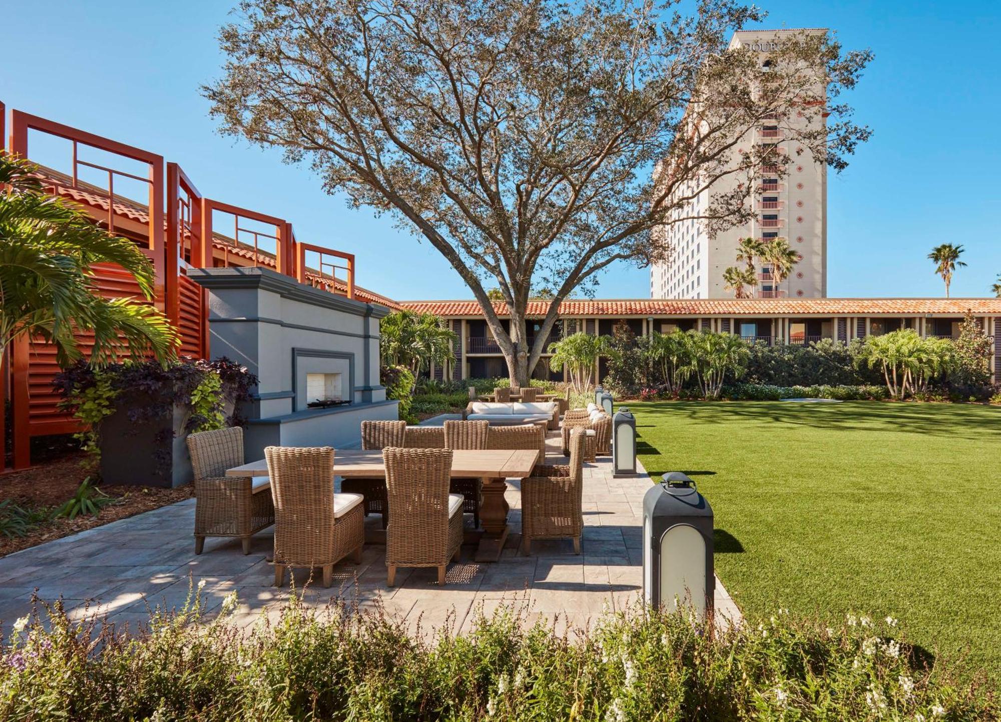 Doubletree By Hilton Hotel Orlando At Seaworld Williamsburg Esterno foto